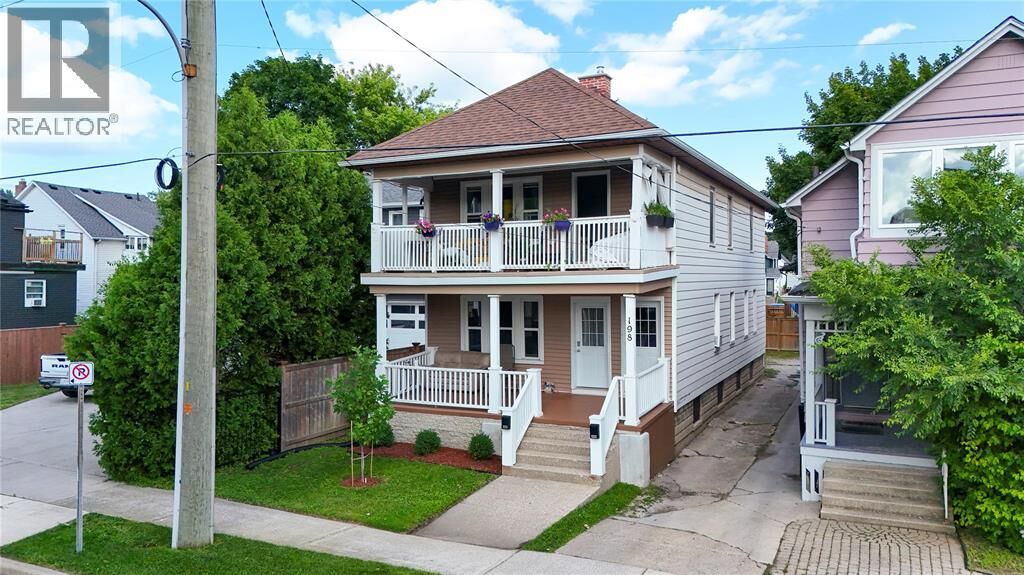 Property Photo:  198 Brock Street North  ON N7T 5Z3 