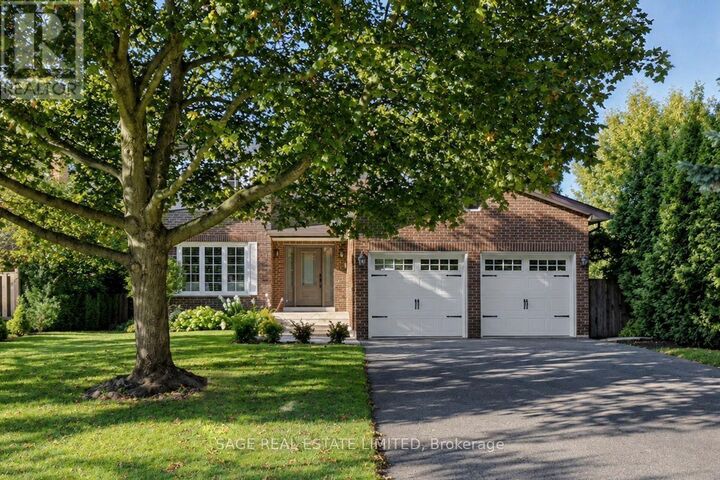 Property Photo:  1819 Friar Tuck Court  ON L5K 2L4 