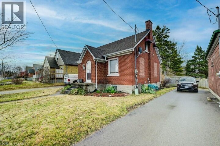 Property Photo:  135 Stirling Avenue South  ON N2G 3N8 