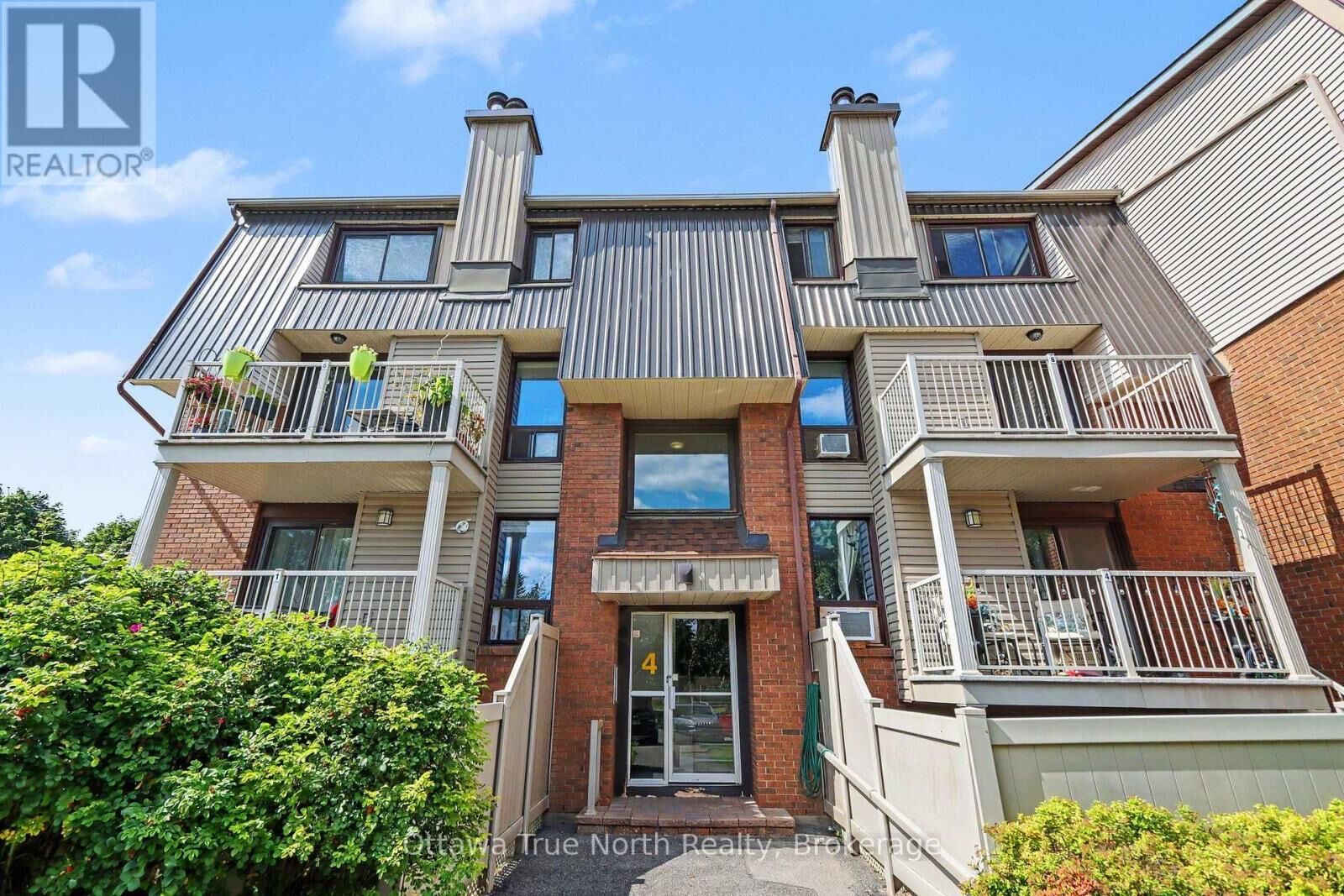 Property Photo: 4 Sweetbriar Circle Unit 3 ON K2J 2K4