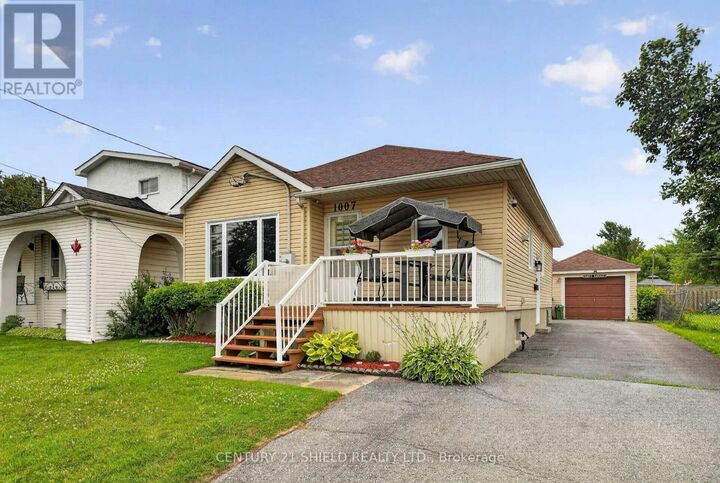 Property Photo: 1007 2nd Street East ON K6H 2A8