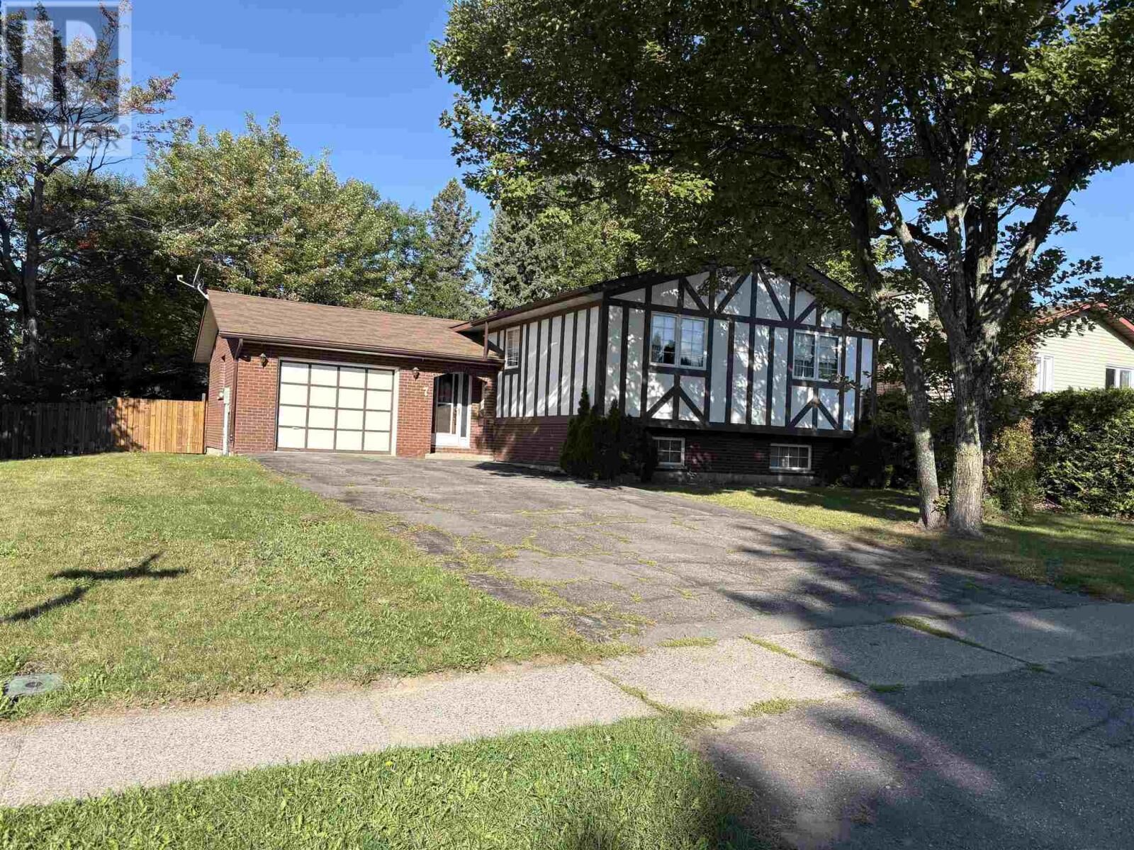 Property Photo:  7 Panoramic Dr  ON P6B 5T5 