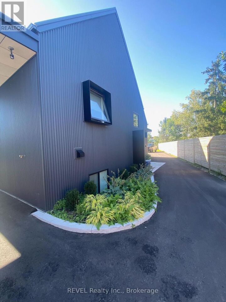 Property Photo:  5361 Valley Way Unit 2  ON L2E 1X5 