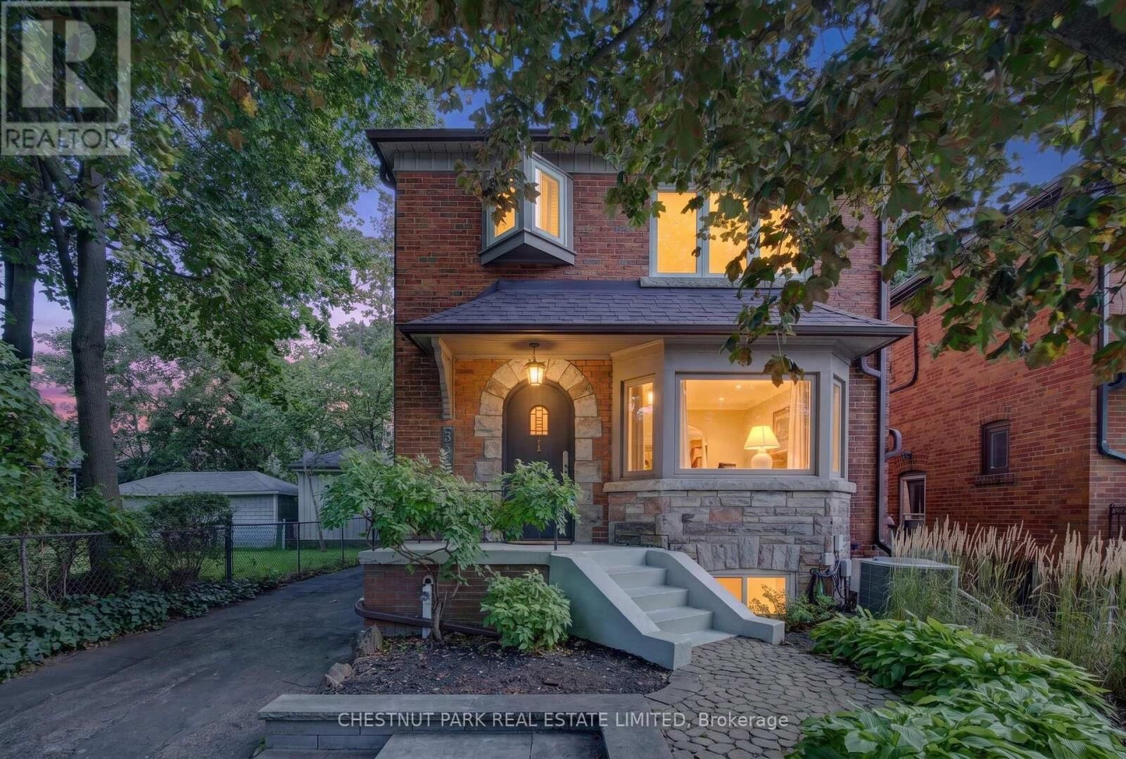 Property Photo:  521 Sutherland Drive  ON M4G 1K9 
