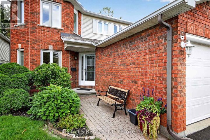 Property Photo:  15 Conant Place South  ON K2L 3Z8 