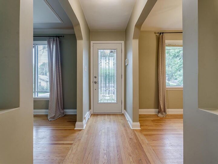 Property Photo:  142 Belmont Avenue  MB R2V 0X8 