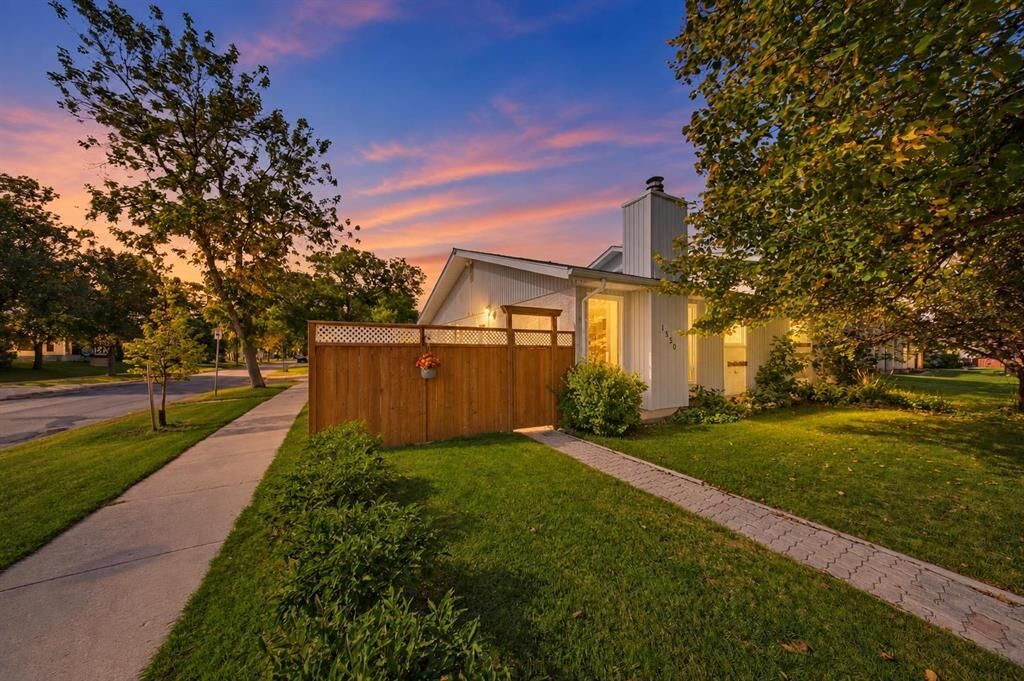 Property Photo:  1550 Rothesay Street  MB R2G 2H4 