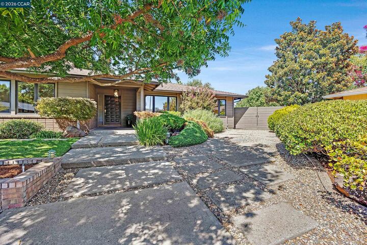 Property Photo:  2548 Casa Grande Ct  CA 94598 
