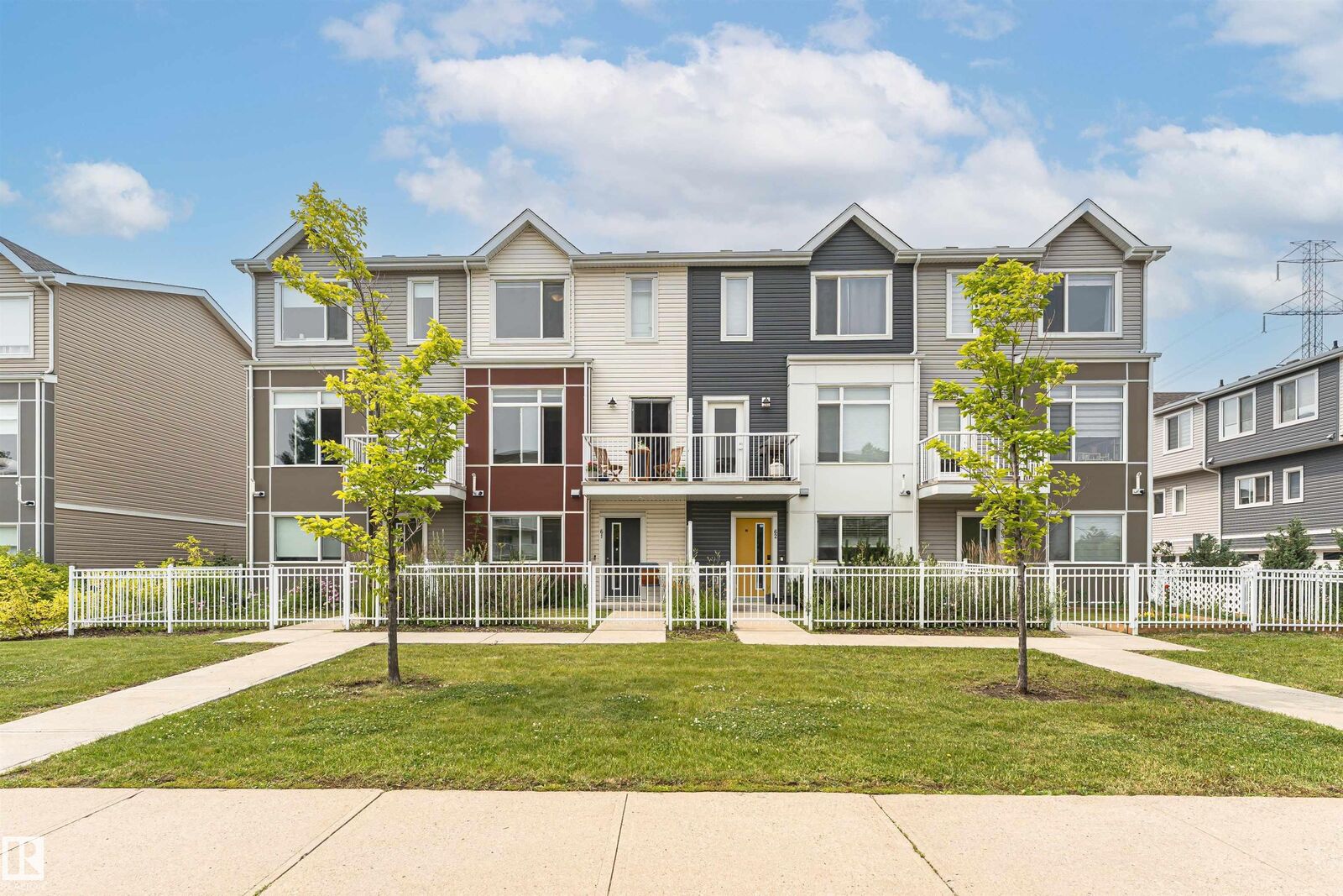 Property Photo: 215 Saddleback Road NW 61 AB T6J 5T6