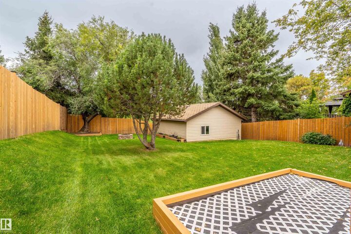 Property Photo:  4007 50A Avenue  AB T9M 2A6 