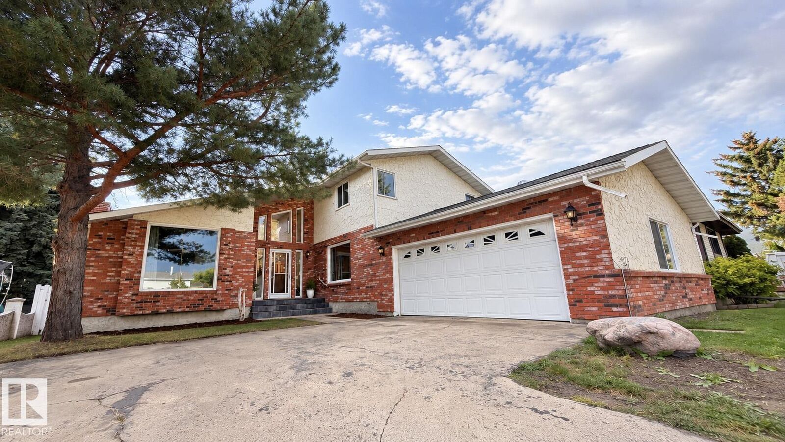 Photo de la propriété:  4114 48A Street  AB T9C 1B3 