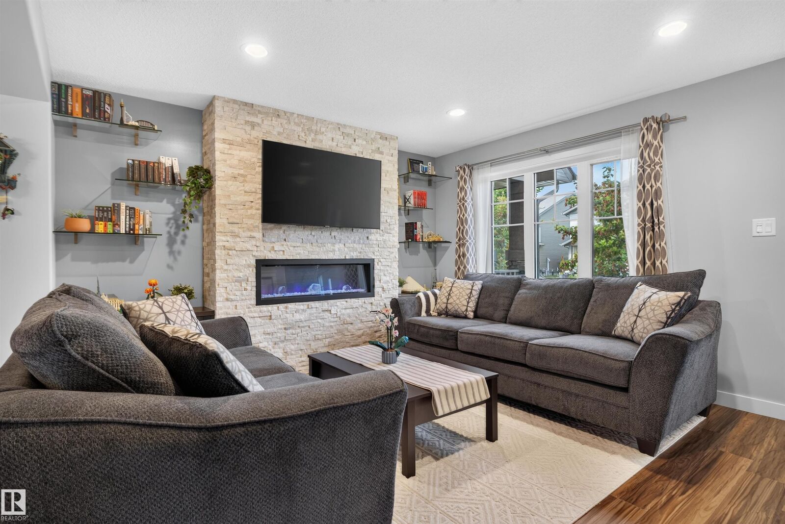 Property Photo:  319 Desrochers Boulevard SW  AB T6W 3J1 