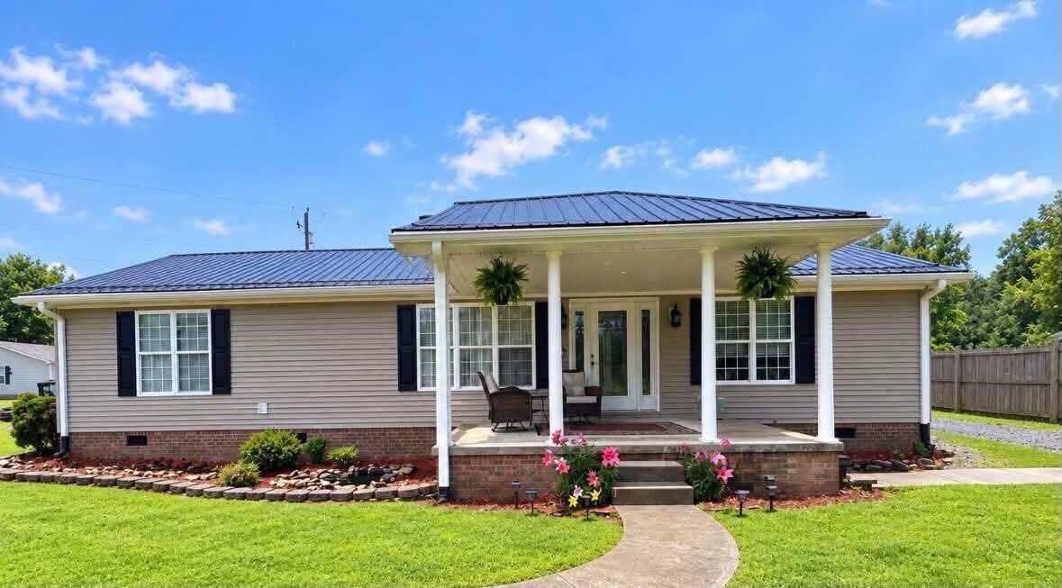 Property Photo:  1550 Ridgeview Dr  WV 26678 