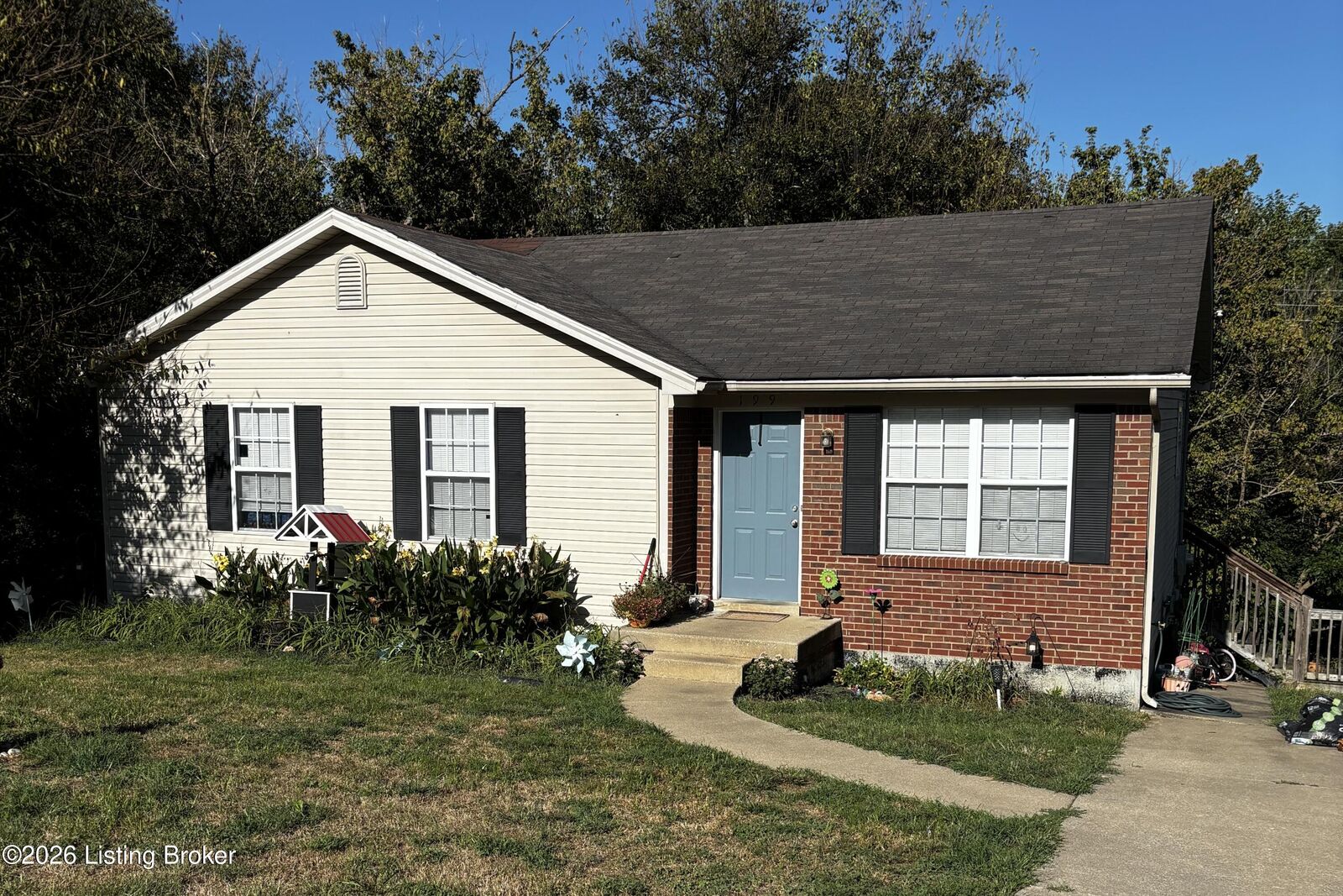 Property Photo: 199 Alto St KY 40065