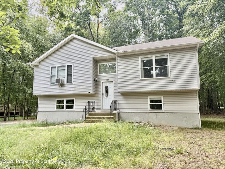 Property Photo:  116 Noble Lane  PA 18301 