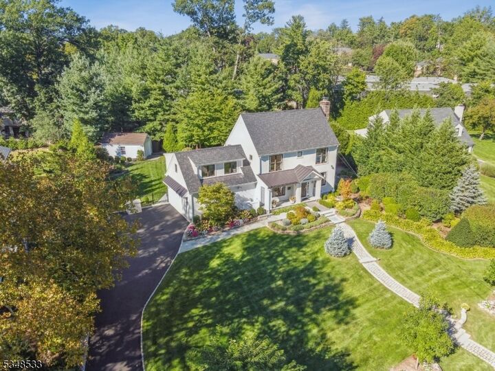 Property Photo:  11 Meadowbrook Ct  NJ 07901 