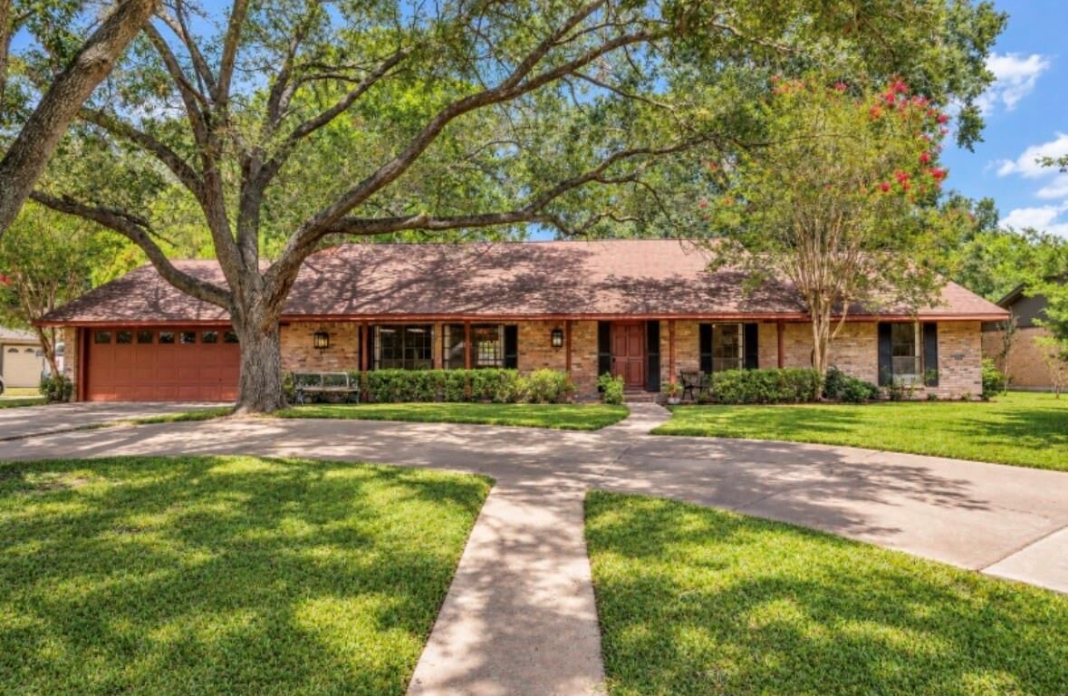 Property Photo: 3403 Nottingham Street TX 77581
