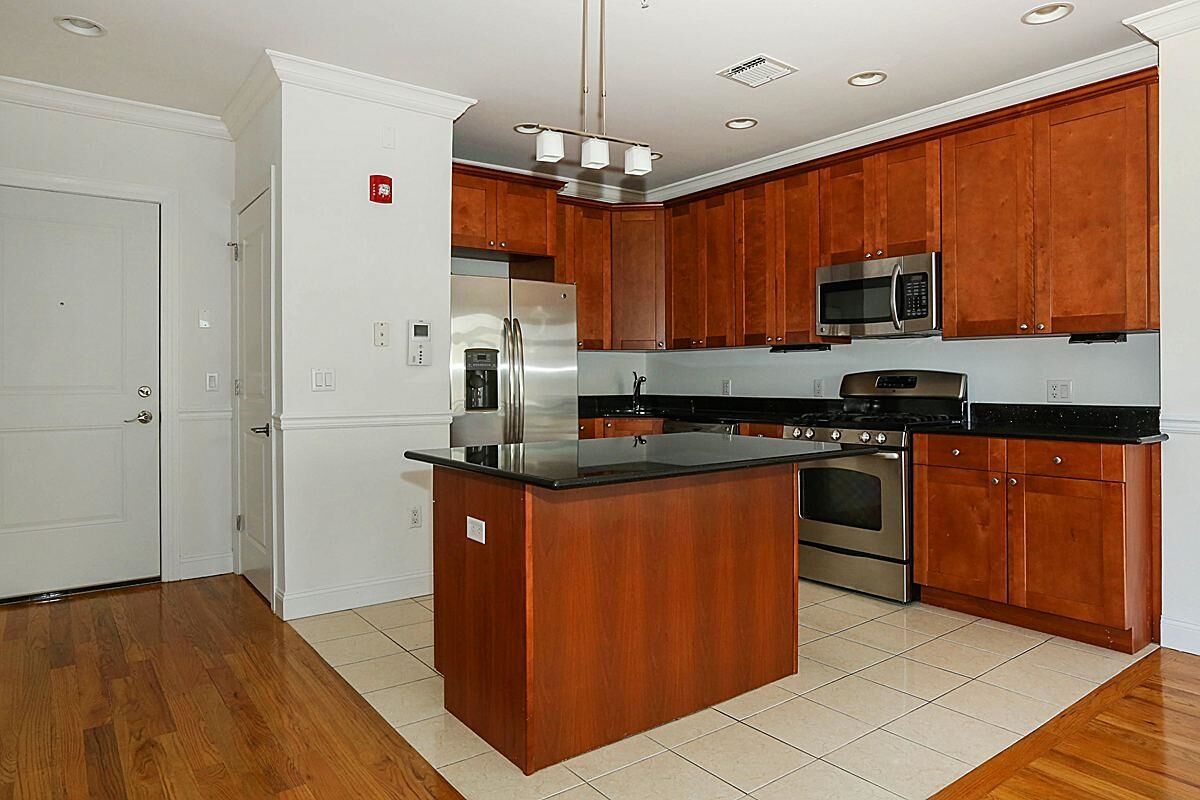 Property Photo:  85 Maple St 2D  NJ 07086 
