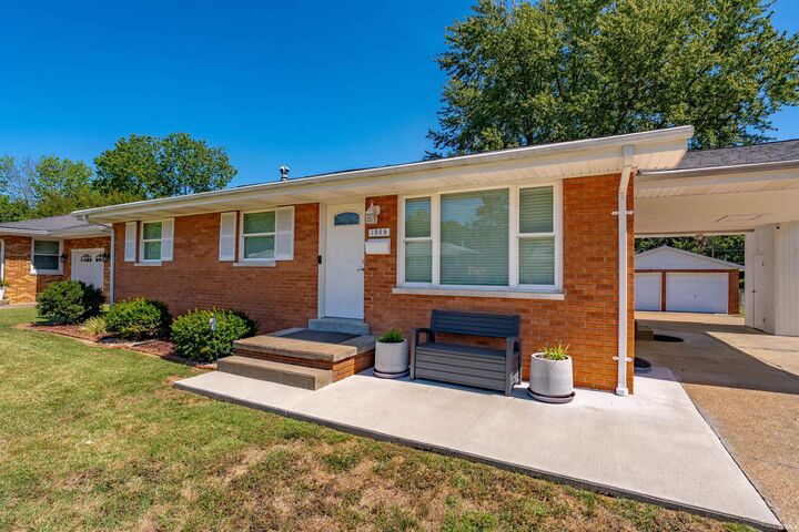Property Photo:  1909 N Thomas Avenue  IN 47711 