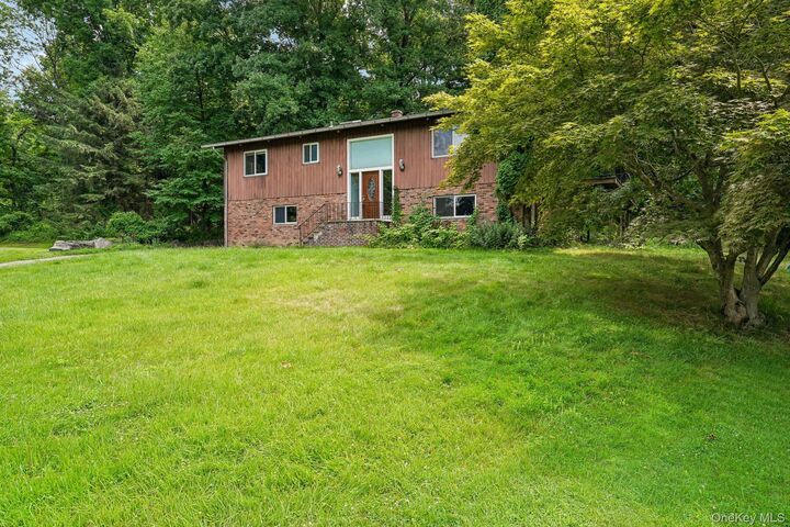 Property Photo:  10 Oconnor Court  NY 10548 