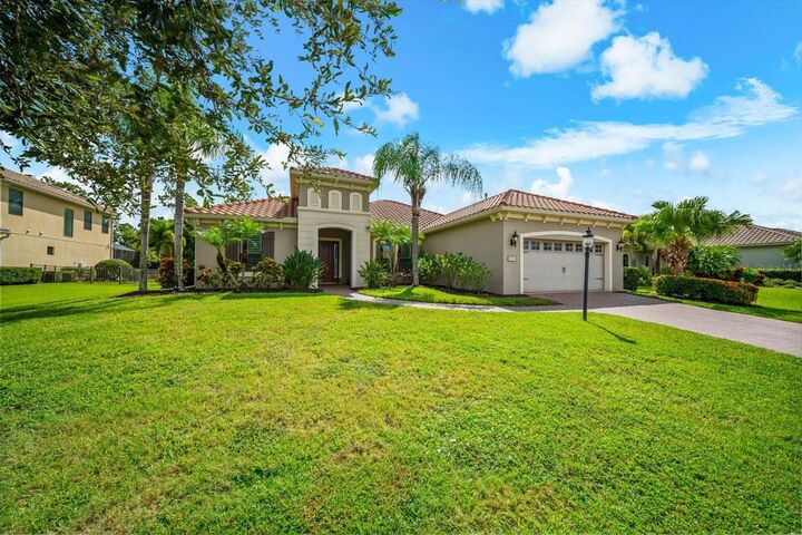 Property Photo: 8256 Larkspur Circle FL 34241