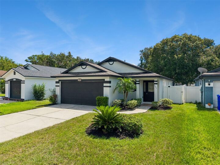 Property Photo:  1320 Oak Grove Court  FL 34744 