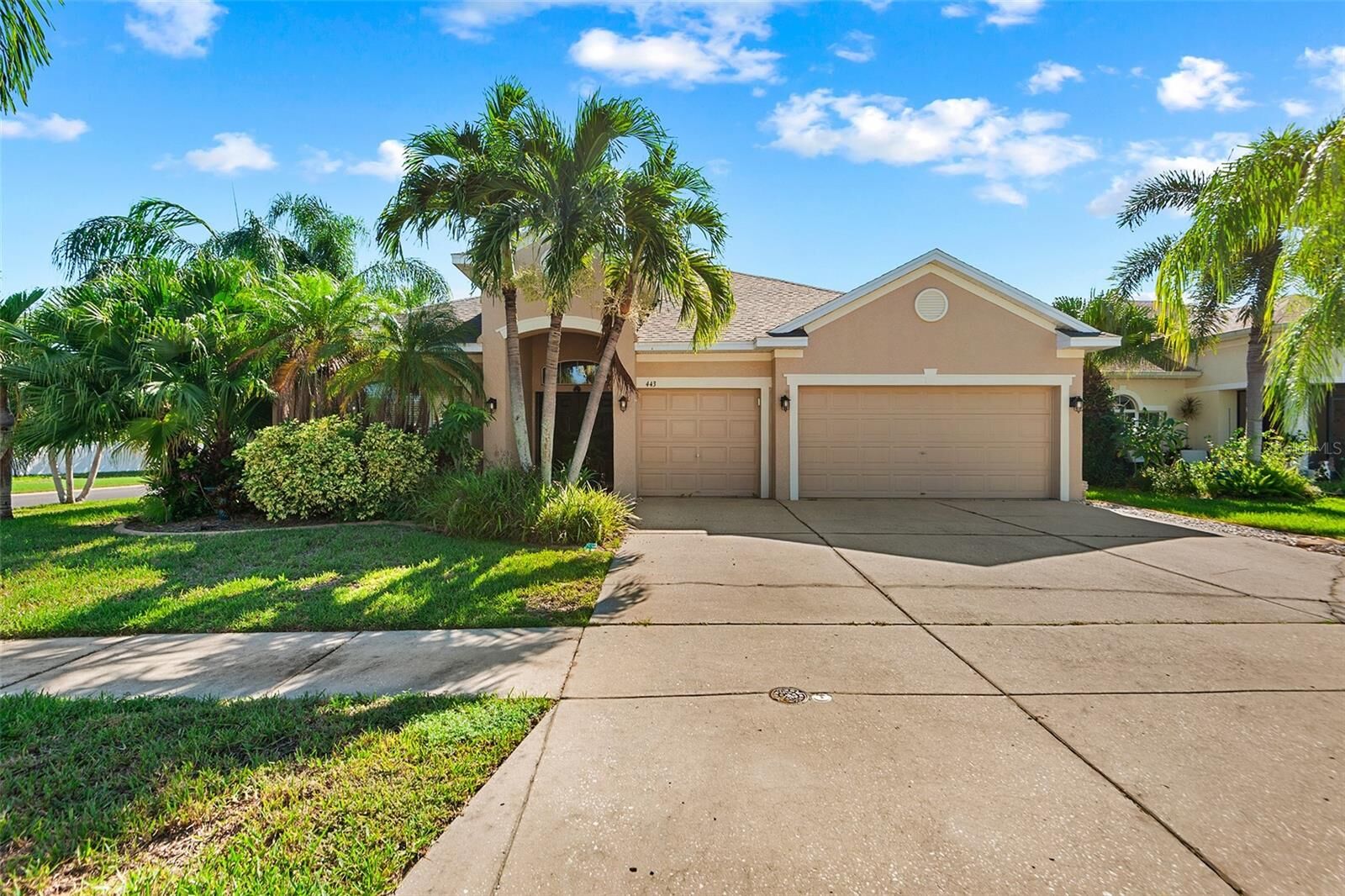 Property Photo: 443 York Dale Drive FL 33570