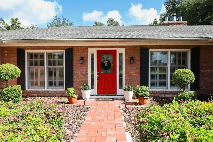 Property Photo:  1550 Warwick Place  FL 32750 