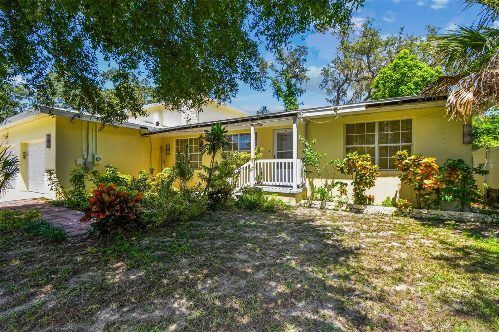 Property Photo: 1377 S Washington Avenue FL 33756