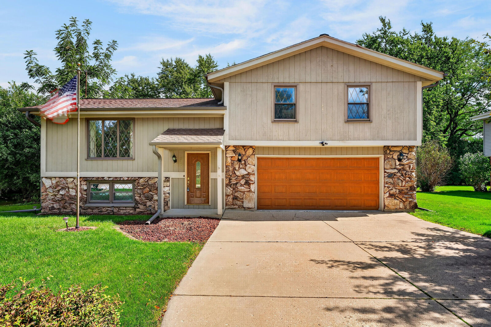 Property Photo:  3560 S Oakdale Dr  WI 53151 