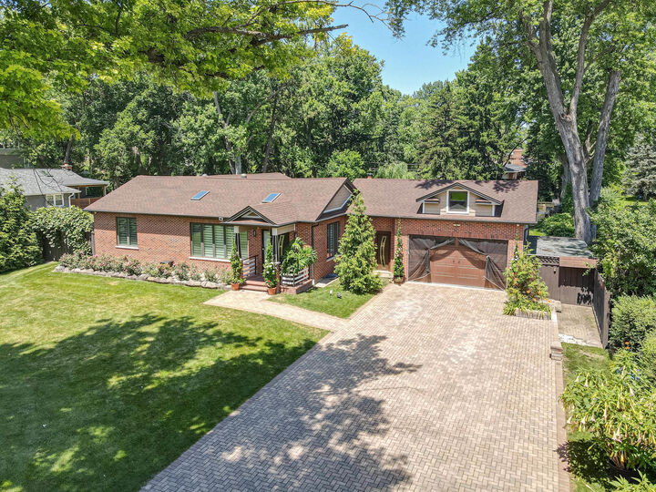 Property Photo: 10 E Willow Road IL 60070