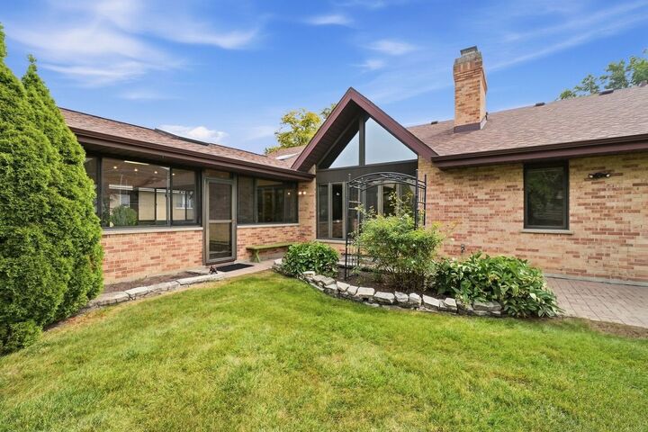 Property Photo:  254 Wood Glen Lane  IL 60523 