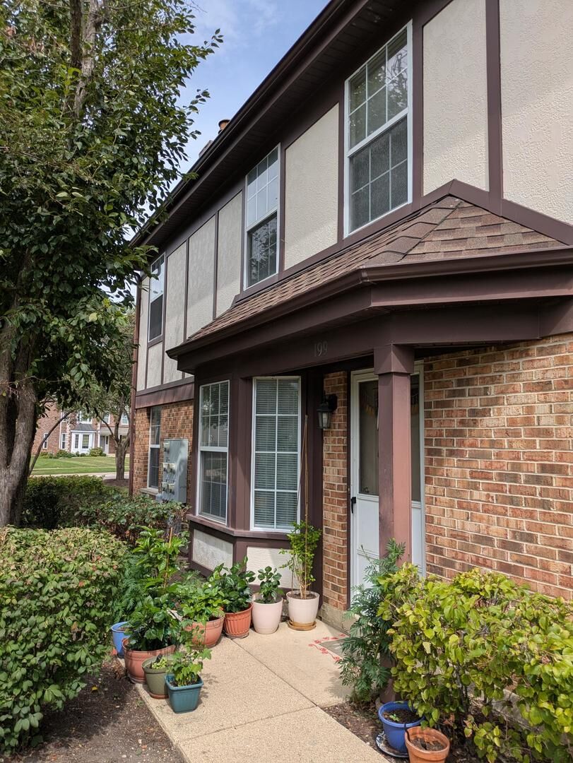 Property Photo: 199 Lawn Court 199 IL 60089