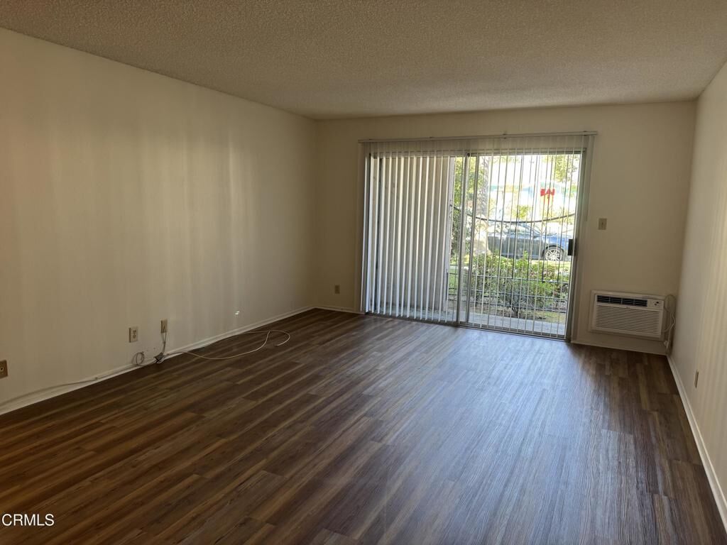 Property Photo:  48 S Oak Avenue 6  CA  