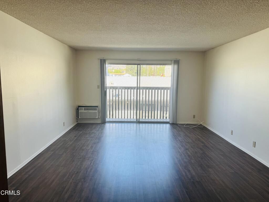 Property Photo:  48 S Oak Avenue 6  CA  