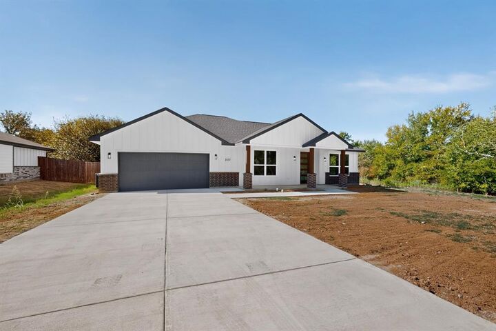 Property Photo:  203 W Mansfield Avenue  TX 76060 
