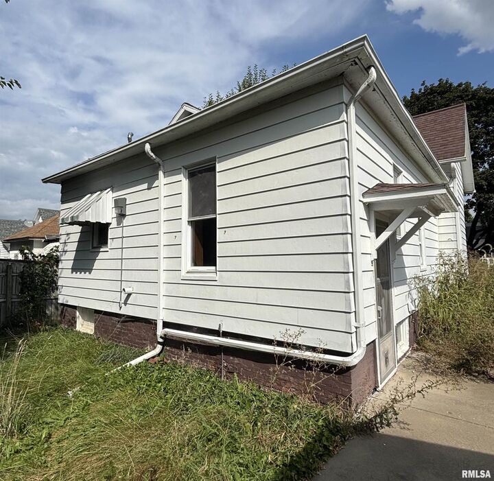 Property Photo: 458 Clark Street IL 61401