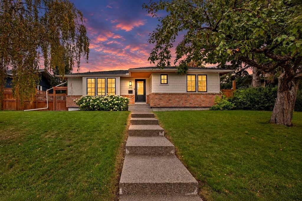 Property Photo:  256 Westminster Drive SW  AB T3C 2T6 