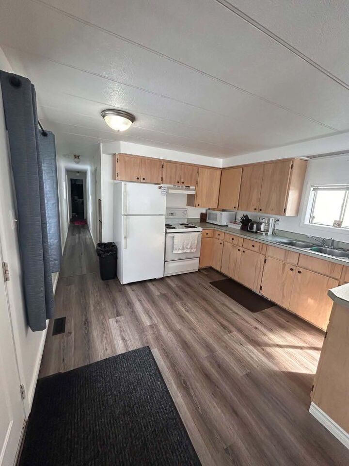 Property Photo:  1107 7 Avenue Avenue N  AB T0H 0C0 
