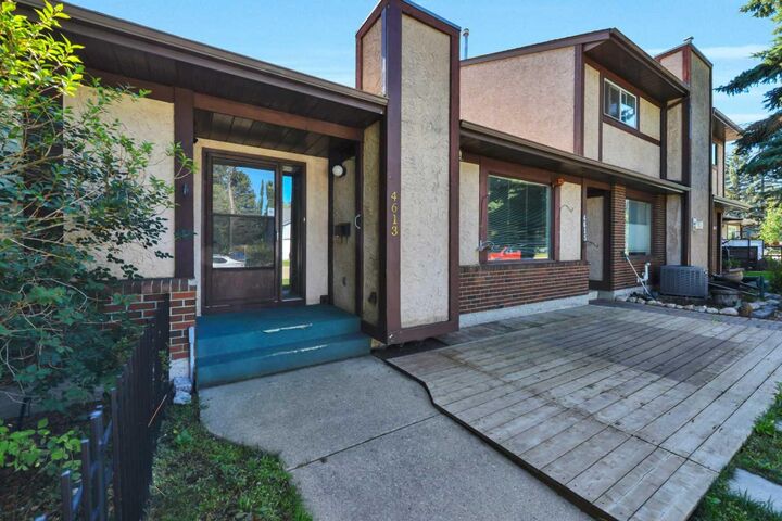 Property Photo:  4613 44 Street  AB T4N 6S7 