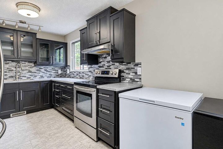 Property Photo:  9449 69 Avenue  AB T8V 5W6 