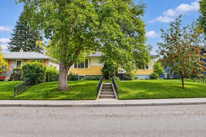 Property Photo:  3216 27 Street SW  AB T3E 2G8 