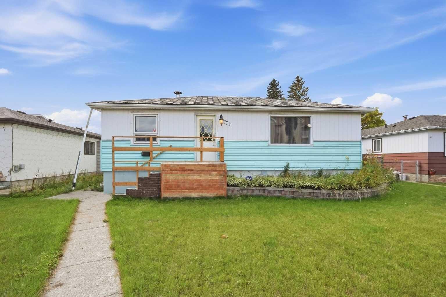 Property Photo:  7711 39 Avenue NW  AB T3B 1X4 