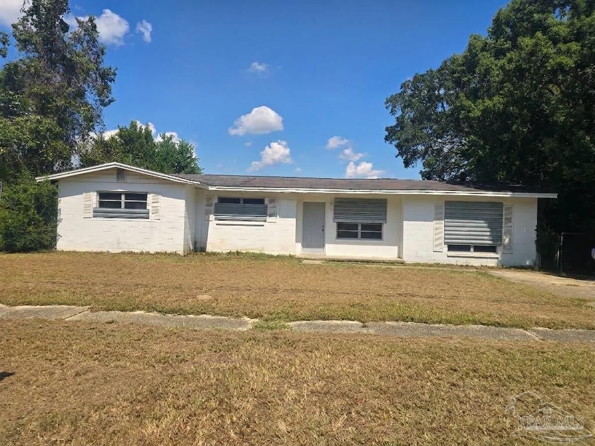 Property Photo: 22 Alan A Dale St FL 32506