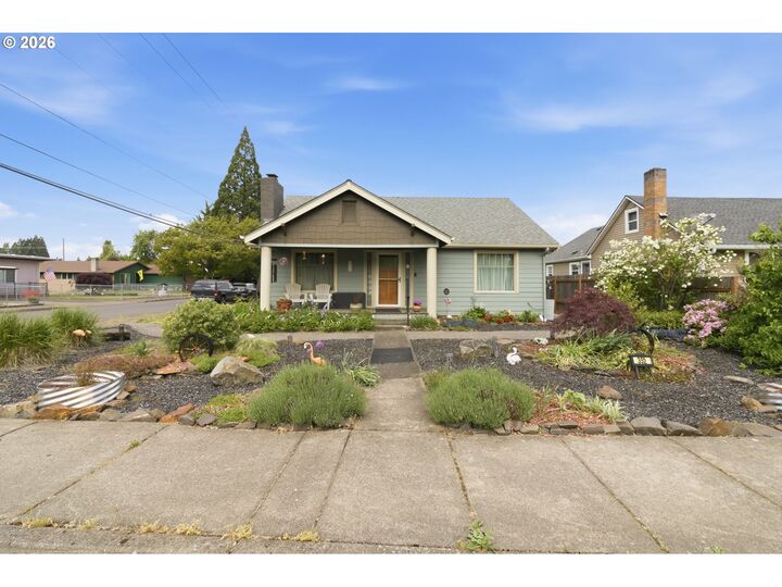 Property Photo:  352 W M St  OR 97477 