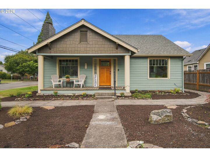 Property Photo:  352 W M St  OR 97477 