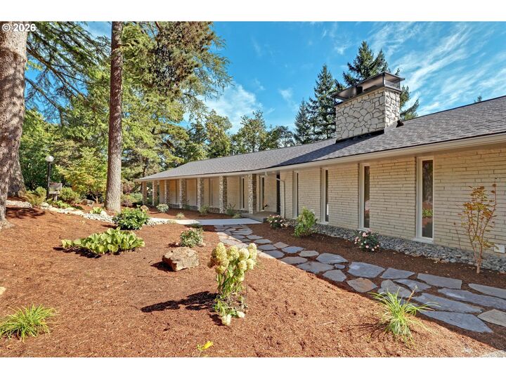 Property Photo: 330 NW Royal Blvd OR 97210