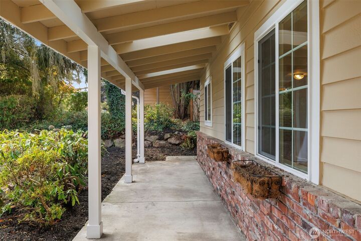 Property Photo:  6005  121st Avenue SE  WA 98006 