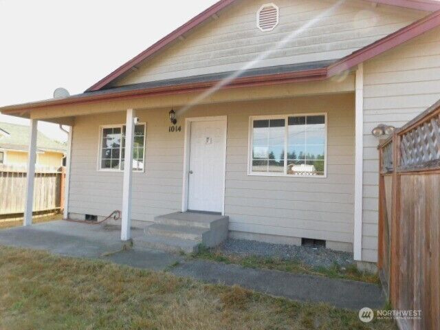 Property Photo:  1014 W Spruce Street  WA 98363 