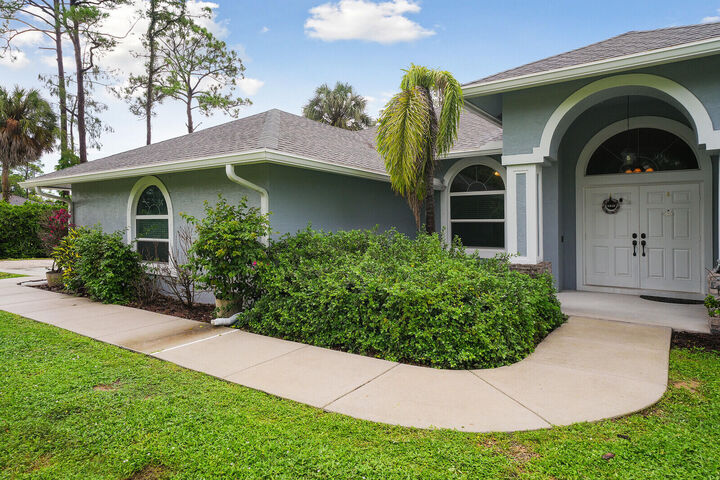 Property Photo:  16395 E Hialeah Drive E  FL 33470 